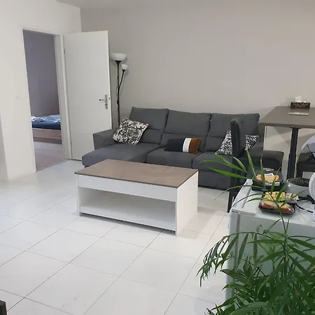 A Floirac Avec 2 Chambres, Un Parking Prive, Terrasse, A 5 Minutes En Voiture De L'arkea Arena De Bordeaux Floirac (Gironde)