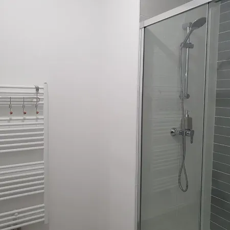 A Avec 2 Chambres, Un Parking Prive, Terrasse, A 5 Minutes En Voiture De L'arkea Arena De Bordeaux * Floirac (Gironde)