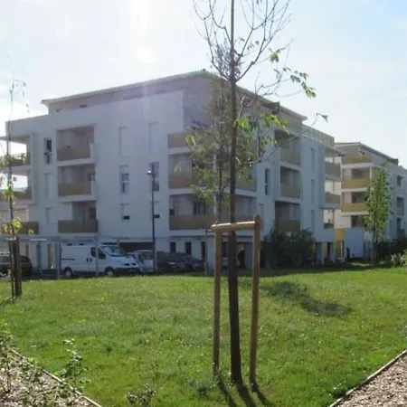 A Floirac Avec 2 Chambres, Un Parking Prive, Terrasse, A 5 Minutes En Voiture De L'arkea Arena De Bordeaux Apartment *