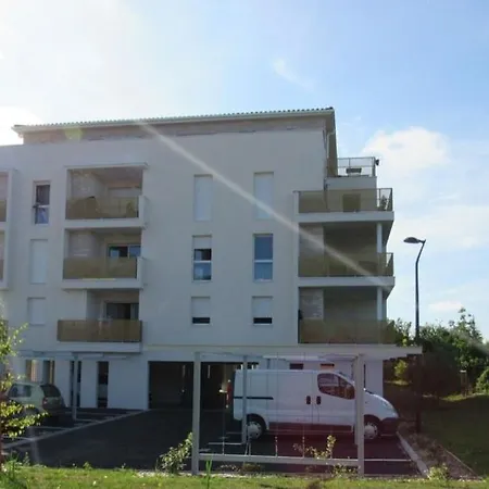 A Floirac Avec 2 Chambres, Un Parking Prive, Terrasse, A 5 Minutes En Voiture De L'arkea Arena De Bordeaux Apartment Floirac (Gironde)