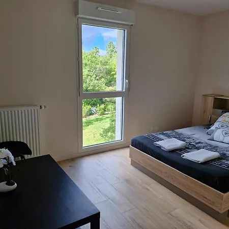 A Floirac Avec 2 Chambres, Un Parking Prive, Terrasse, A 5 Minutes En Voiture De L'arkea Arena De Bordeaux Apartment *