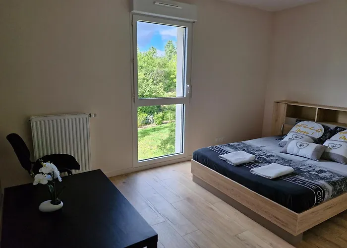 A Avec 2 Chambres, Un Parking Prive, Terrasse, A 5 Minutes En Voiture De L'arkea Arena De Bordeaux Apartment *